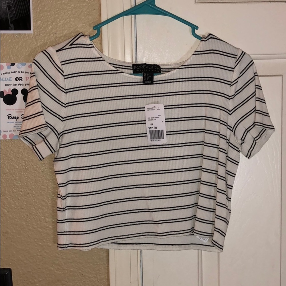 A crop striped tee shirt